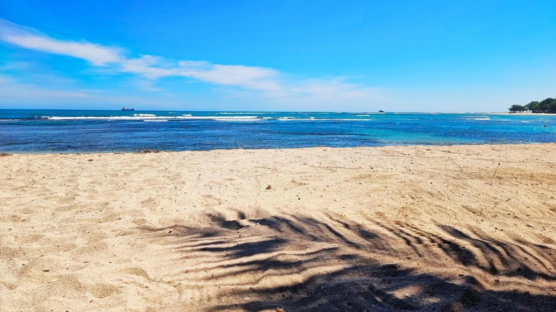 2-Bedroom Beach Apartment With Pool Costambar Las Flores