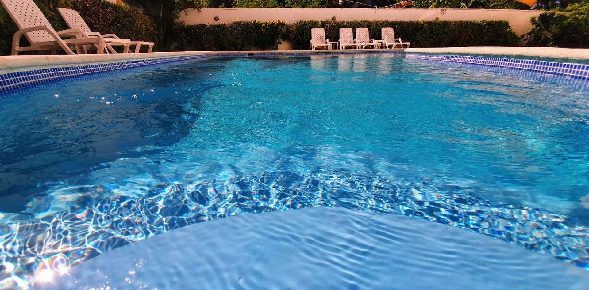 2-Bedroom Beach Apartment With Pool Costambar Las Flores