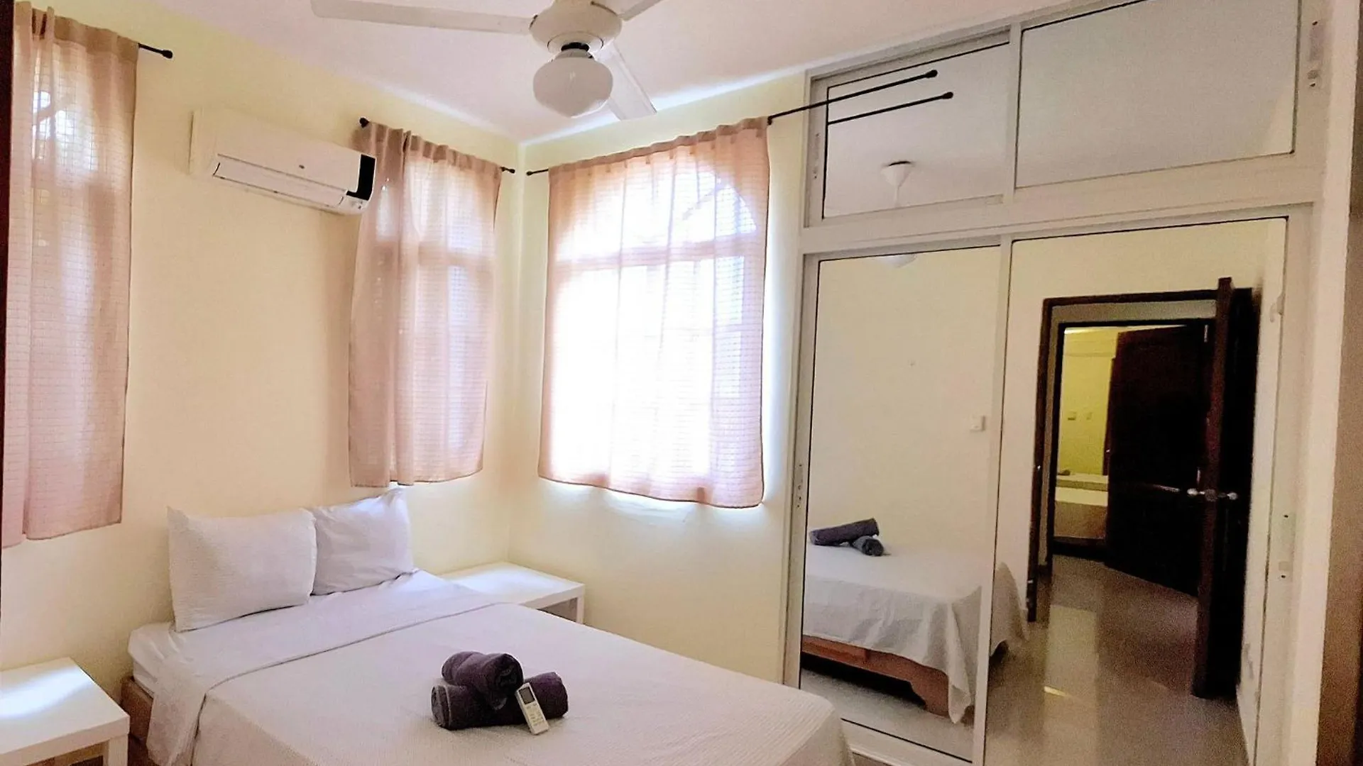 2-Bedroom Beach Apartment With Pool Costambar Las Flores